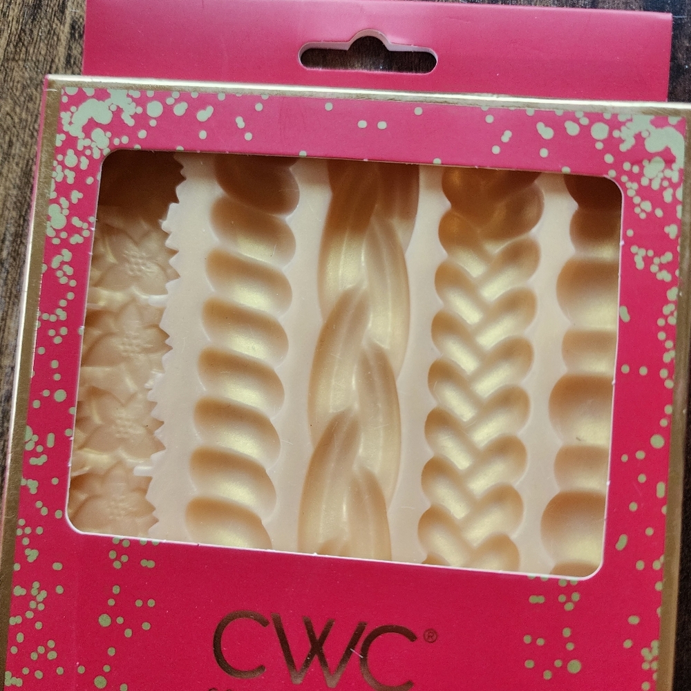 Pie Crust Mold - Picture 6 of 10